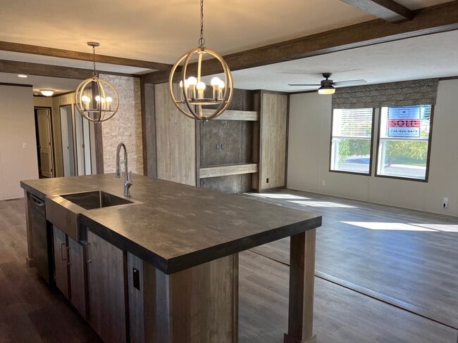 Photo - 39500 Warren Rd