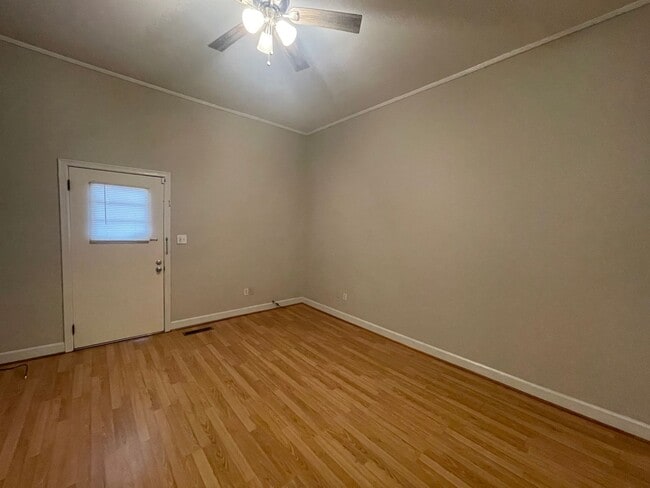 Photo - 25 Hollis St