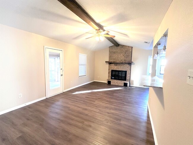 Photo - 2204 Phyllis Dr