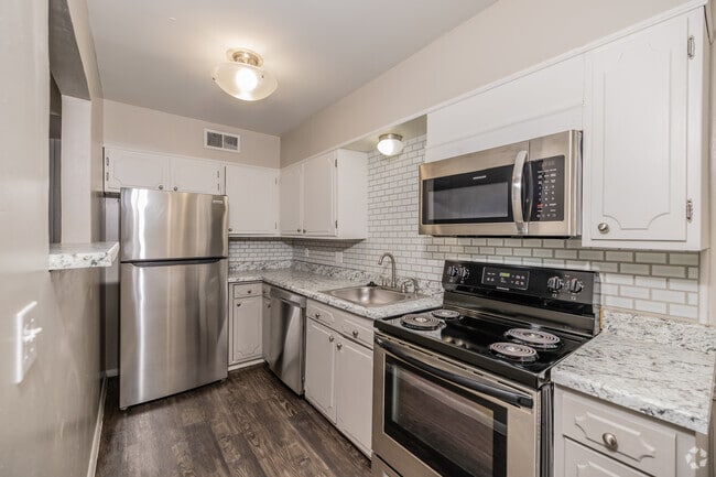 1BR, 1BR - 649SF - w-Washer and Dryer - Kitchen