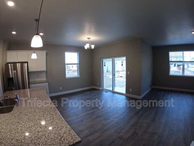 Photo - 1938 Raindrop Dr