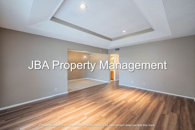 Photo - 807 White Rock St