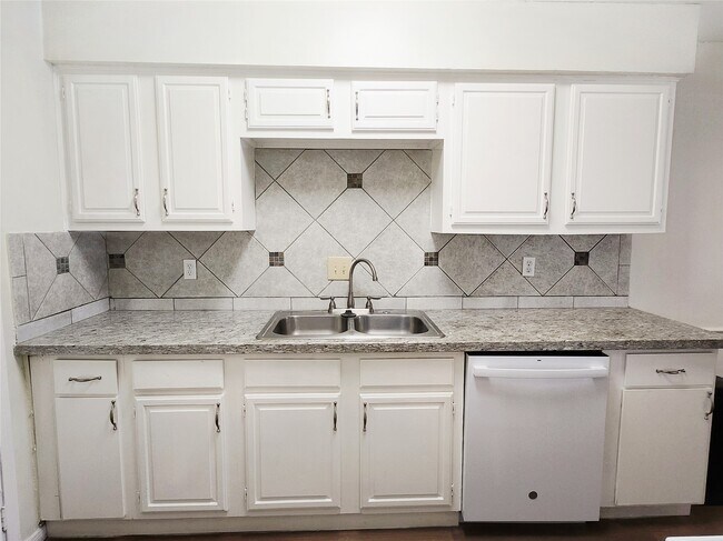 Photo - 7700 Creekbend Dr Unit 98