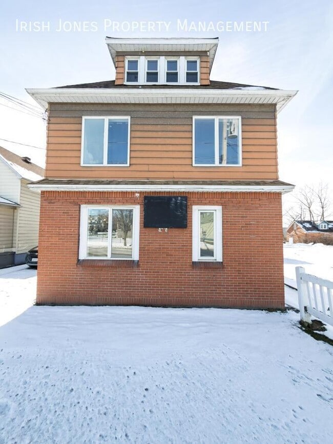 Building Photo - 1213 Walden Ave Unit Lower Front