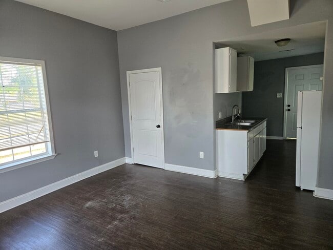 Photo - 142 Angelus St