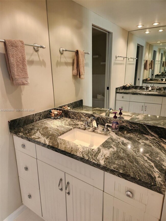 Photo - 5460 N Ocean Dr Unidad 4B