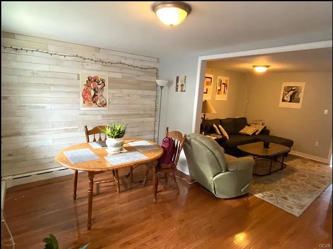 Photo - 315 Brodhead St