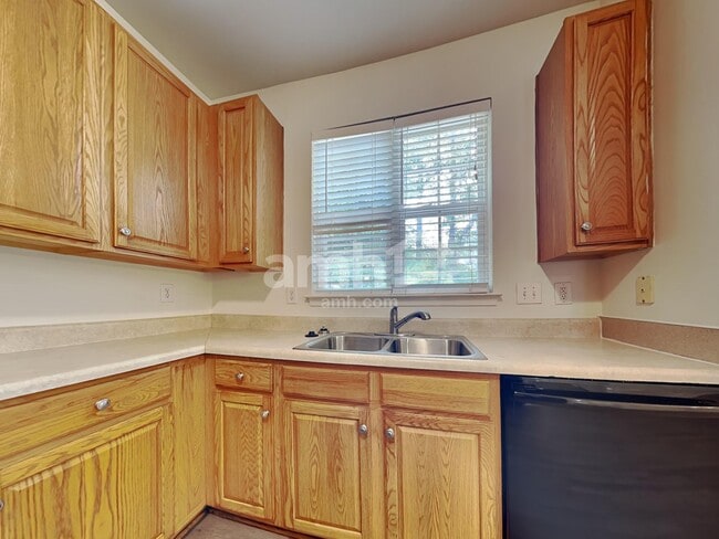 Photo - 2436 Carmathen Rd