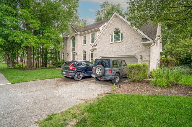 Photo - 821 Loch Island Dr