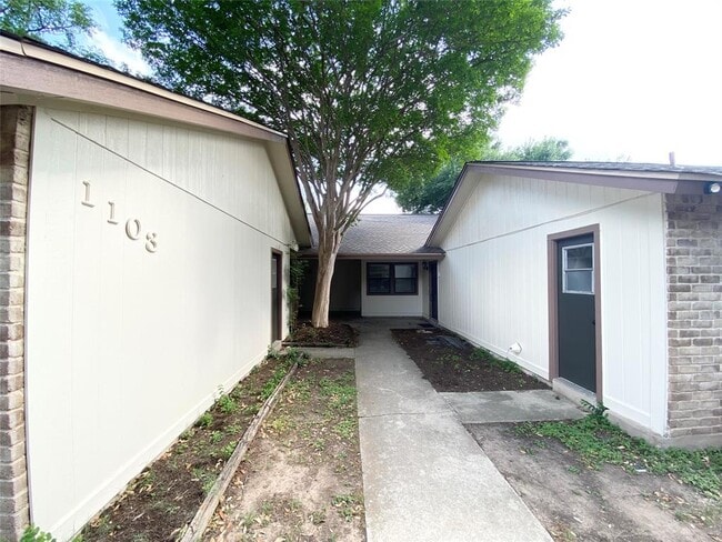 Photo - 1103 Westwood Dr Townhome