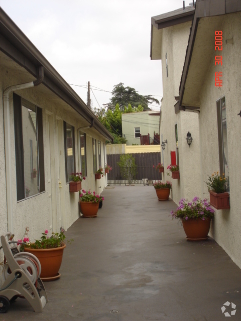 Building Photo - 7665 Fountain Ave Unit 12 Rental