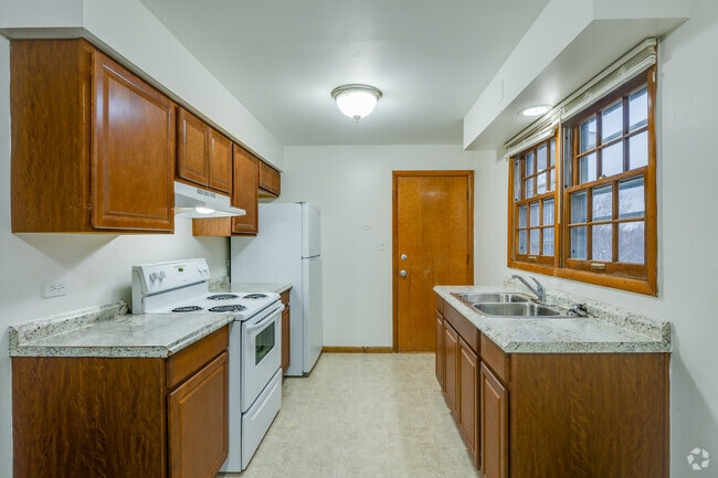 3BR, 1.5BA - 1,250SF