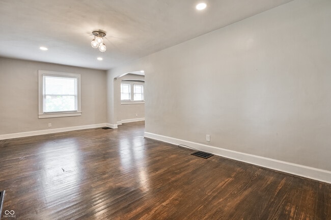 Photo - 957 E Yoke St