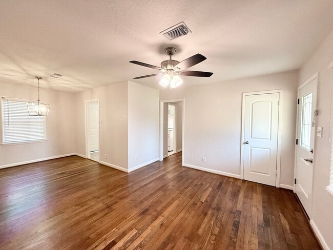 Photo - Adorable 3/1/1 Home in Lake Jackson !