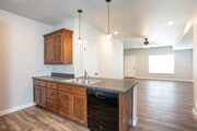 2BR, 1,5BA - 1300 SF