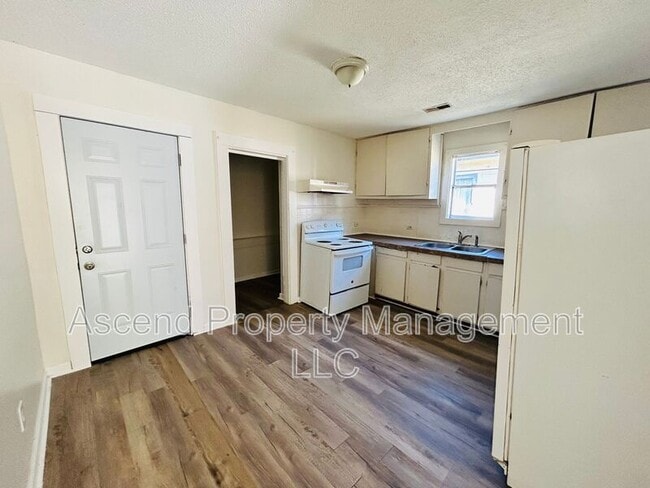 Photo - 2103 Taylor St