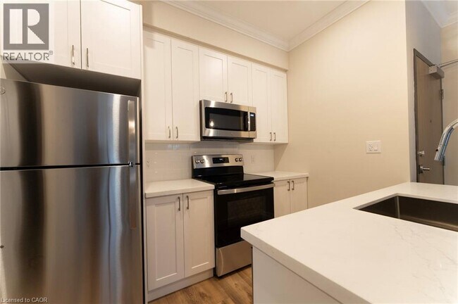 Photo - 100 Charlton Ave W Unité 201