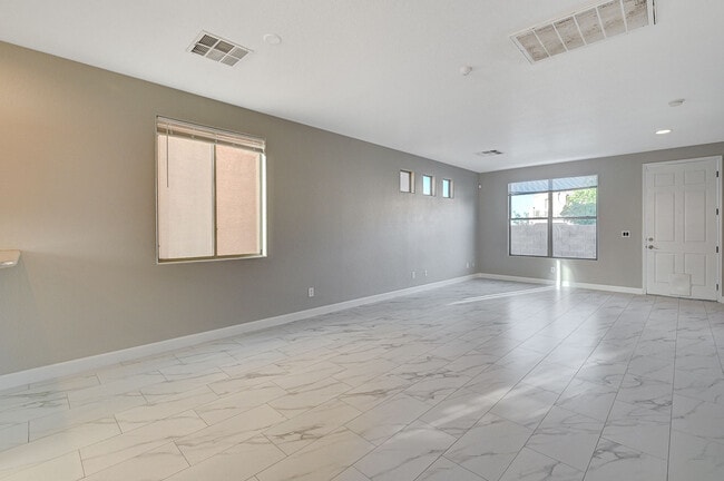 Photo - 1894 Versante Ave