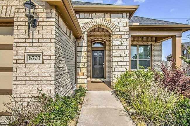 Photo - 8703 Seguin Cove Ln