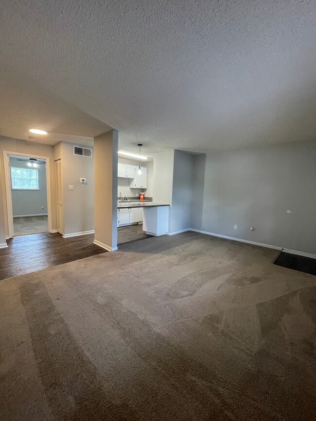 1 bdr Living Rm - Oak Terrace