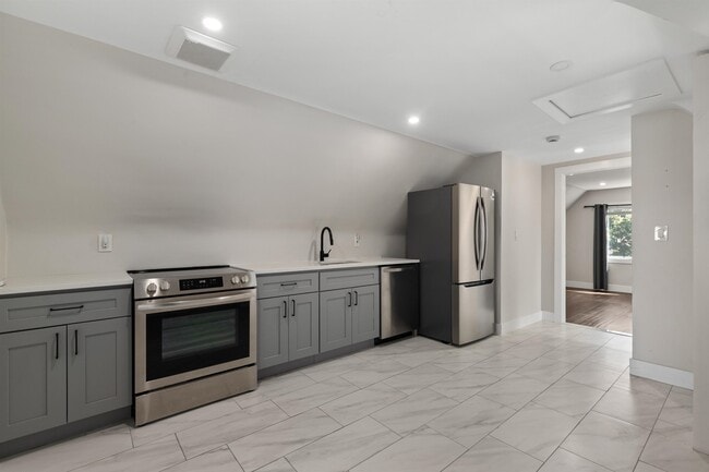 8516 3rd Ave Unit 4