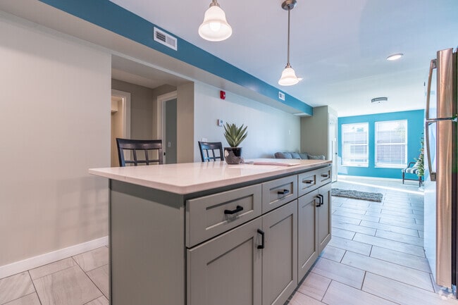 2BR, 2BA - Dining Area