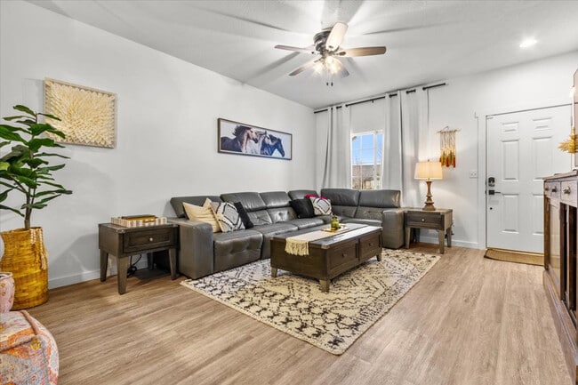 Photo - 3962 N McKinley Pk Ave Unidad ID1310538P