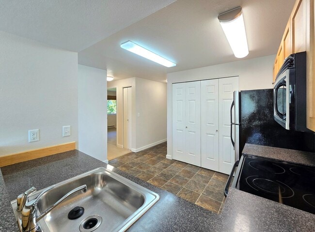 Photo - 2 Bedroom Condo Available in Kenmore - $50...