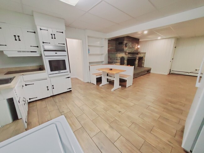 Building Photo - 47 Whitmore Ln Unit 1