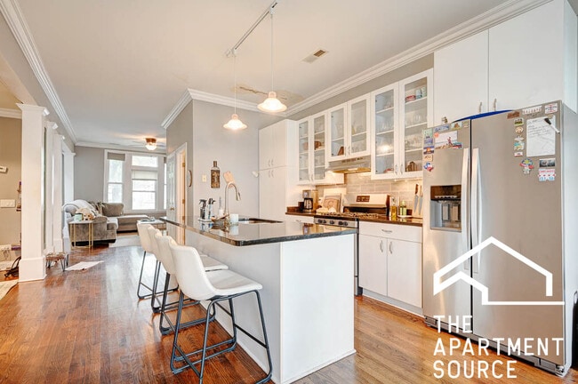 Photo - 1341 W Fletcher St Unidad 2