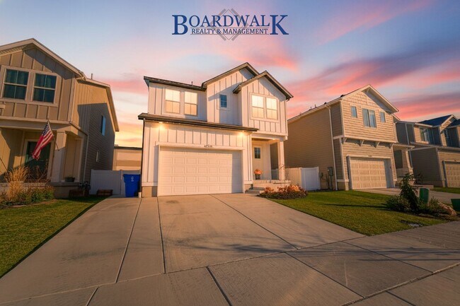 Building Photo - Modern 3-Bed Home with Yard & Amenities