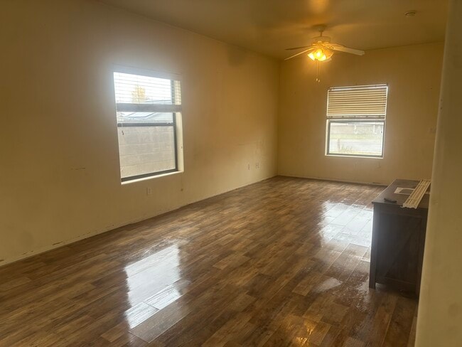 Photo - 720 N 6th Dr