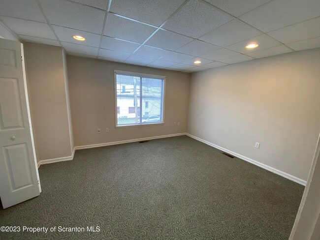 Photo - 440 Larch St