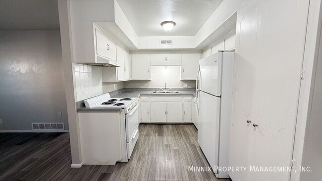 Building Photo - 2010 Ave. S