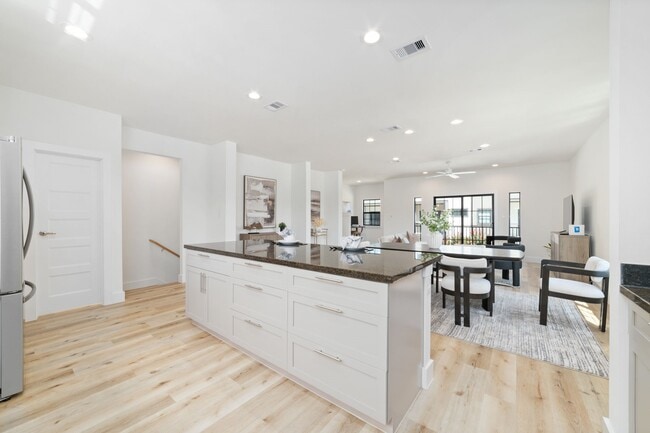 Photo - 11916 S Hoa Sen Cir