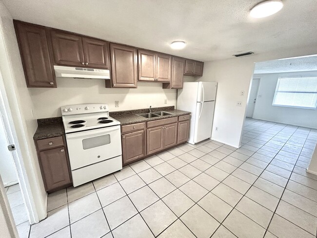 5723-5725 9th Street Circle East