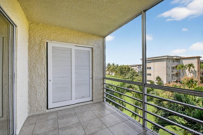 2615 NE 1st Ct Unidad 312