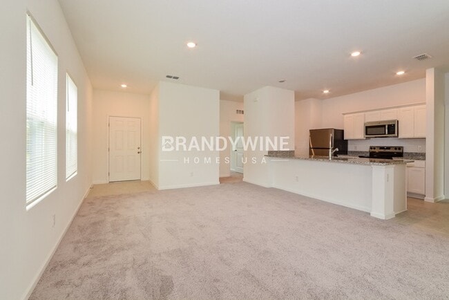 Photo - 1574 Effra Wy