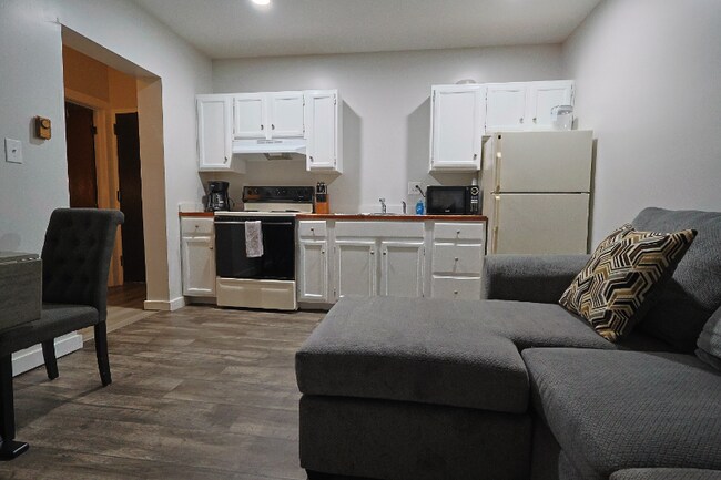 Building Photo - 2 Cambridge Lane