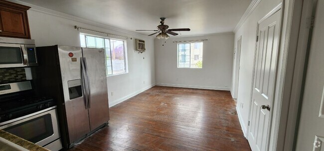 Building Photo - 965 N Serrano Ave Unit 965.5 Rental