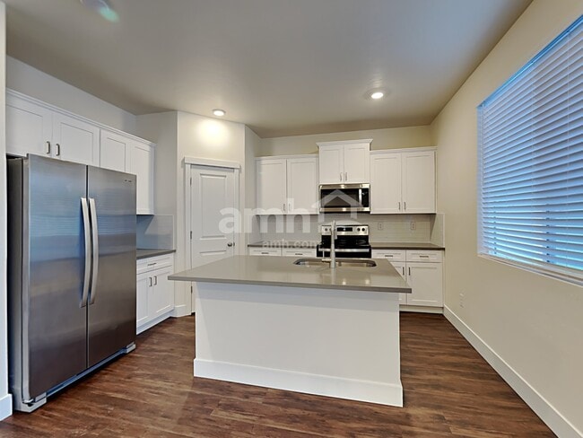 Photo - 740 S Retort Ave
