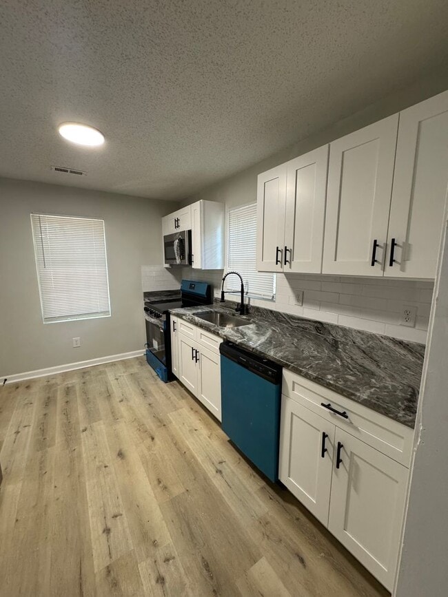 Photo - 3bed/2bath freshly renovated home!