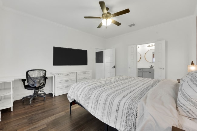 Photo - 2113 Paxton Way