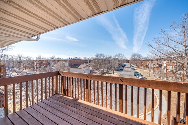 Updated 2BR, 1.5BA - 850SF - Balcony