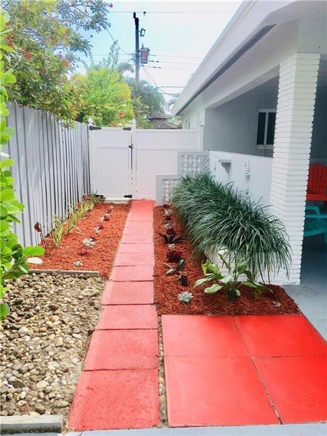 Photo - 4580 NE 3rd Ave