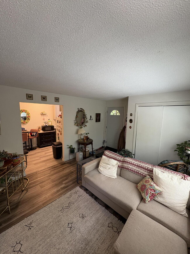 Photo - Apartment For Rent! In Unit Laundry! Unit 2A