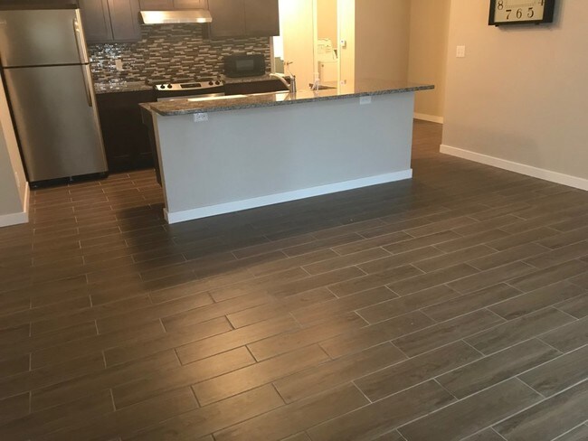 Kitchen - 1649 N Maple Rd Unit 106