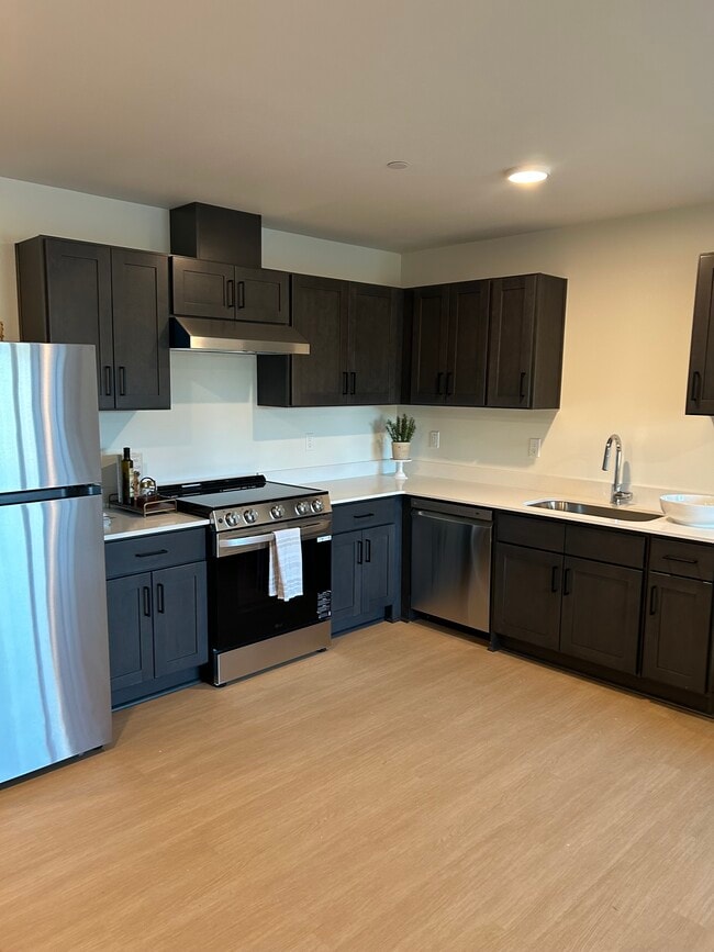 Building Photo - River Run Apartments