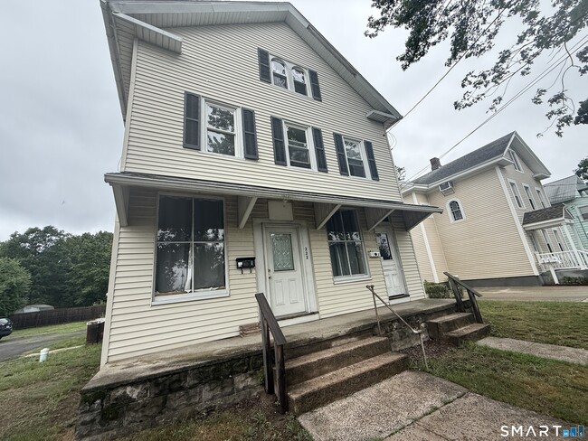Building Photo - 222 N Cherry St