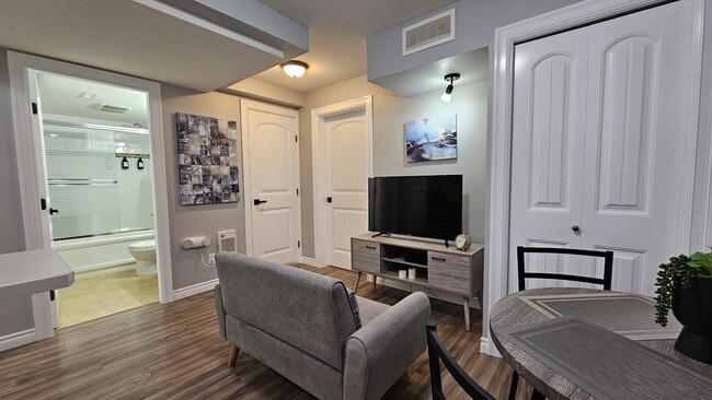 Photo - 5741 Shawnigan Dr